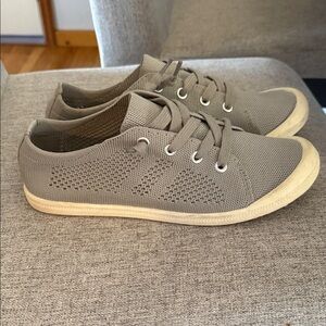 Madden girl Casual Knit Lace-Up Sneakers in Gray